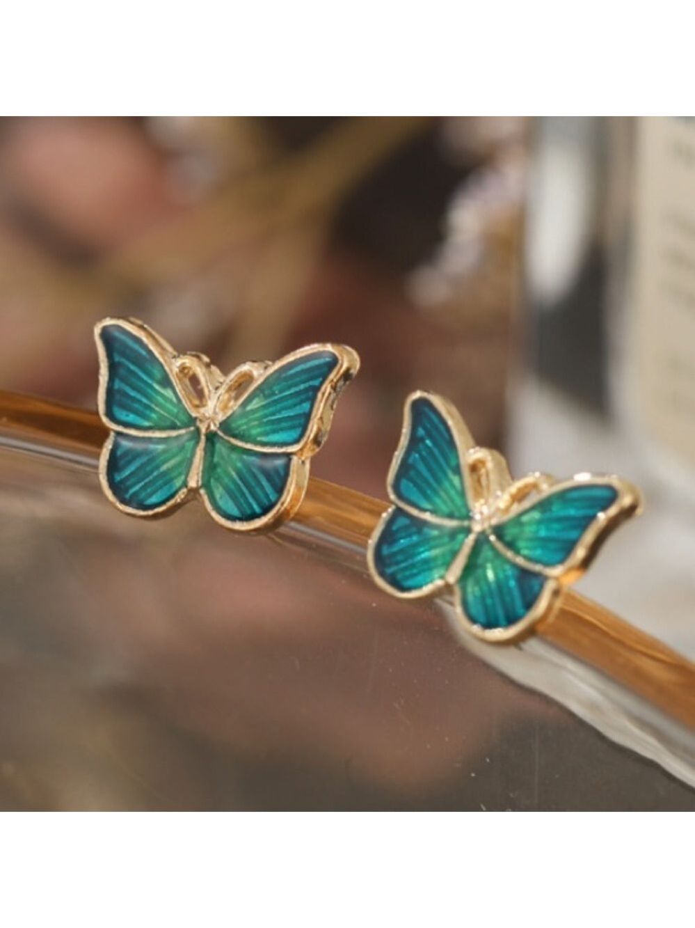 Butterfly boutique emerald colored inset earrings new